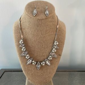 Chloe +Isabel statement necklace with matching earrings